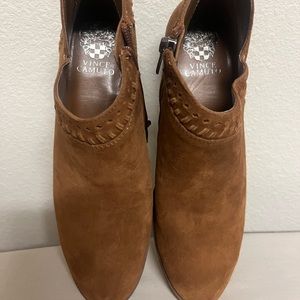 Vince Camuto size 10 booties